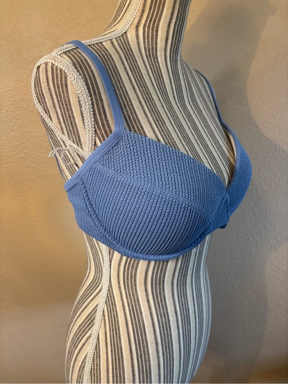 New PINK Victoria's Secret Bikini Top M-DD Blue Crinkle Texture Pushup Underwire